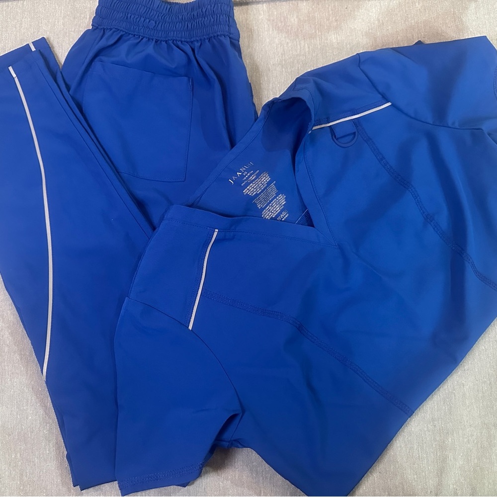 JAANUU SCRUB SET